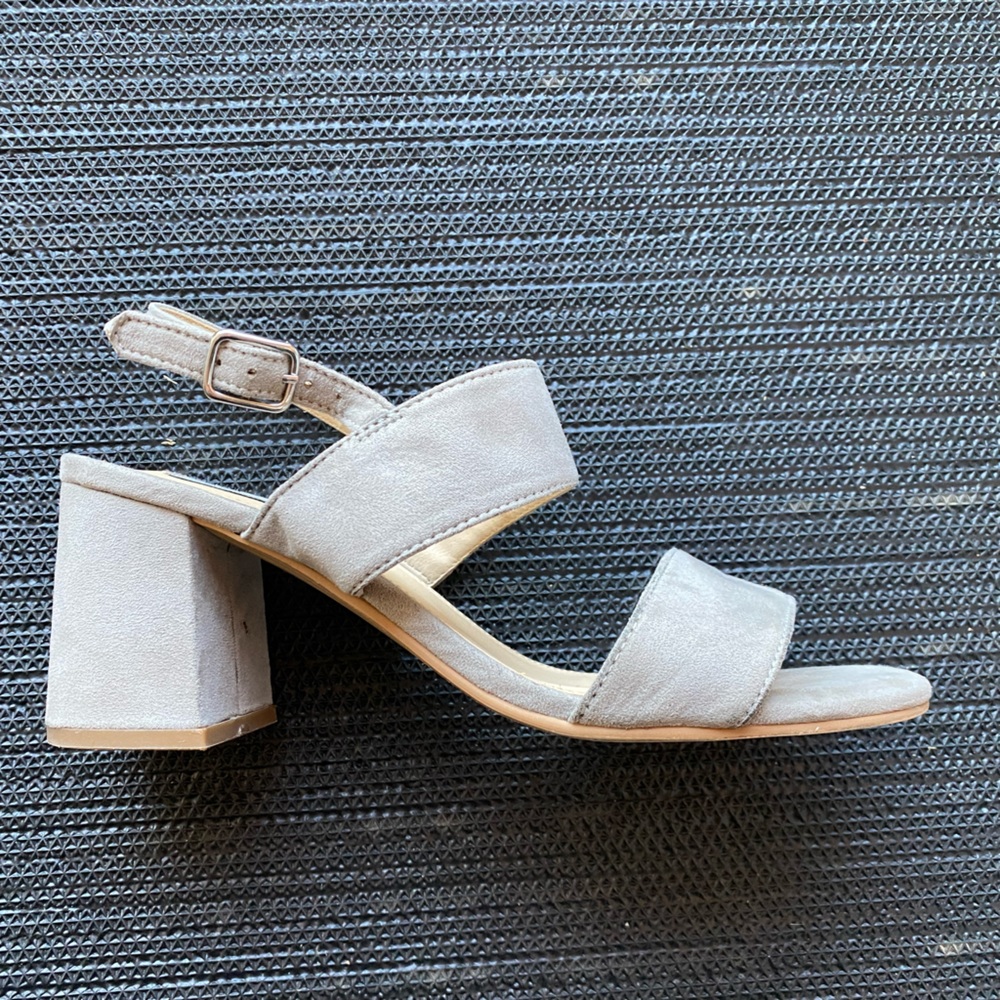 Steve Madden | Size 37 FANN faux suede grey block sandals - Picture 3 of 11